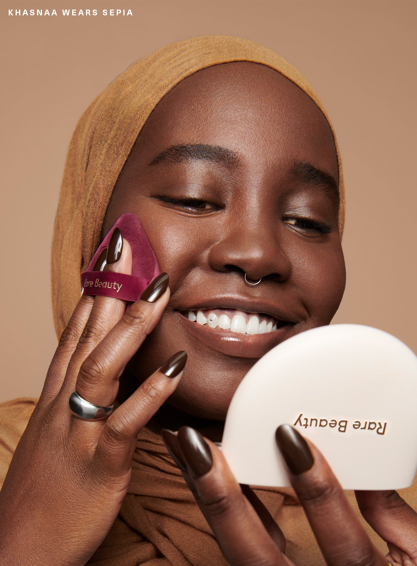 CAMPAIGN-KHASNAA-TRUE-TO-MYSELF-TINTED-PRESSED-FINISHING-POWDER-SEPIA-01