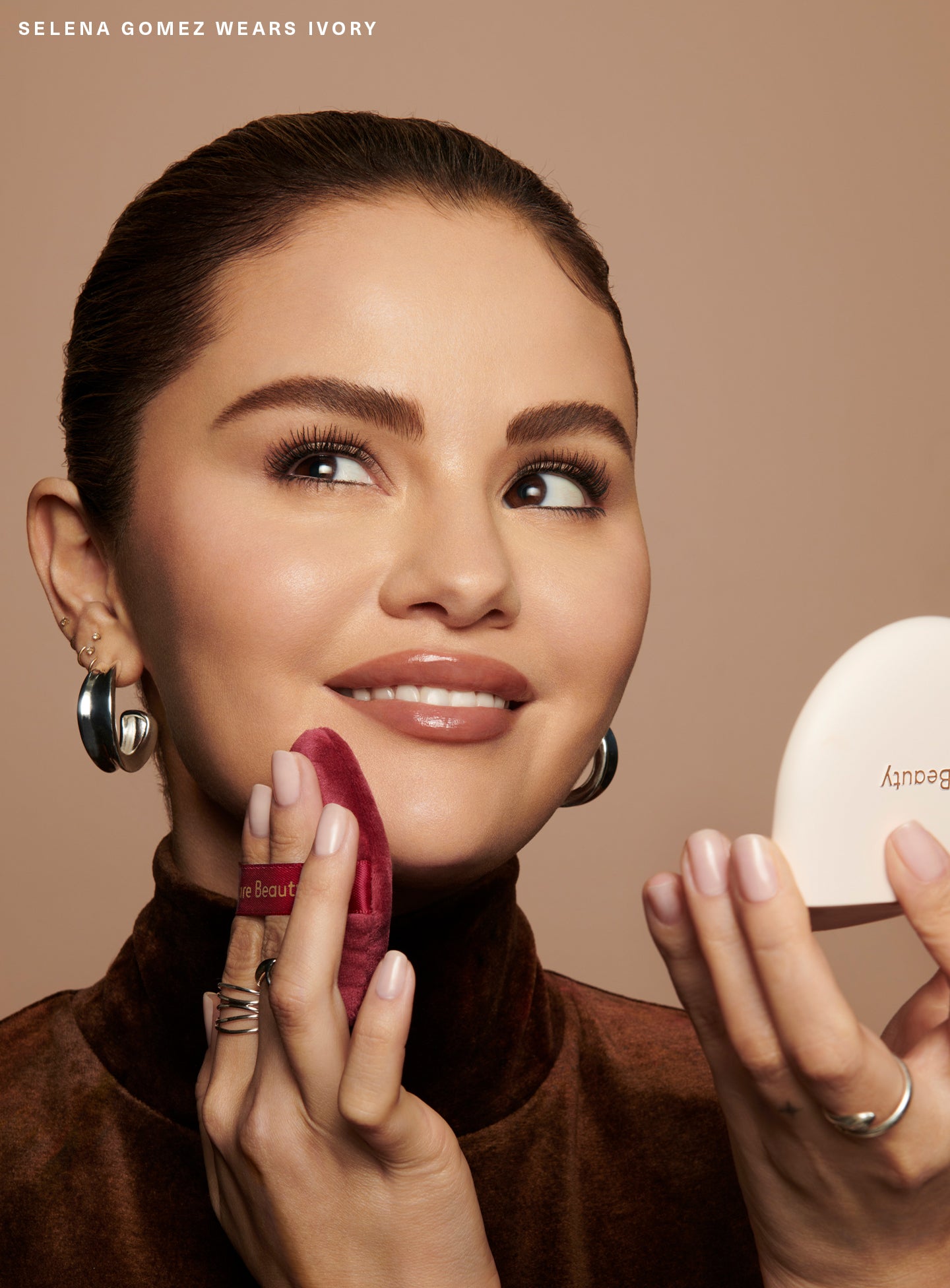 CAMPAIGN-SELENA-TRUE-TO-MYSELF-TINTED-PRESSED-FINISHING-POWDER-IVORY-02-1