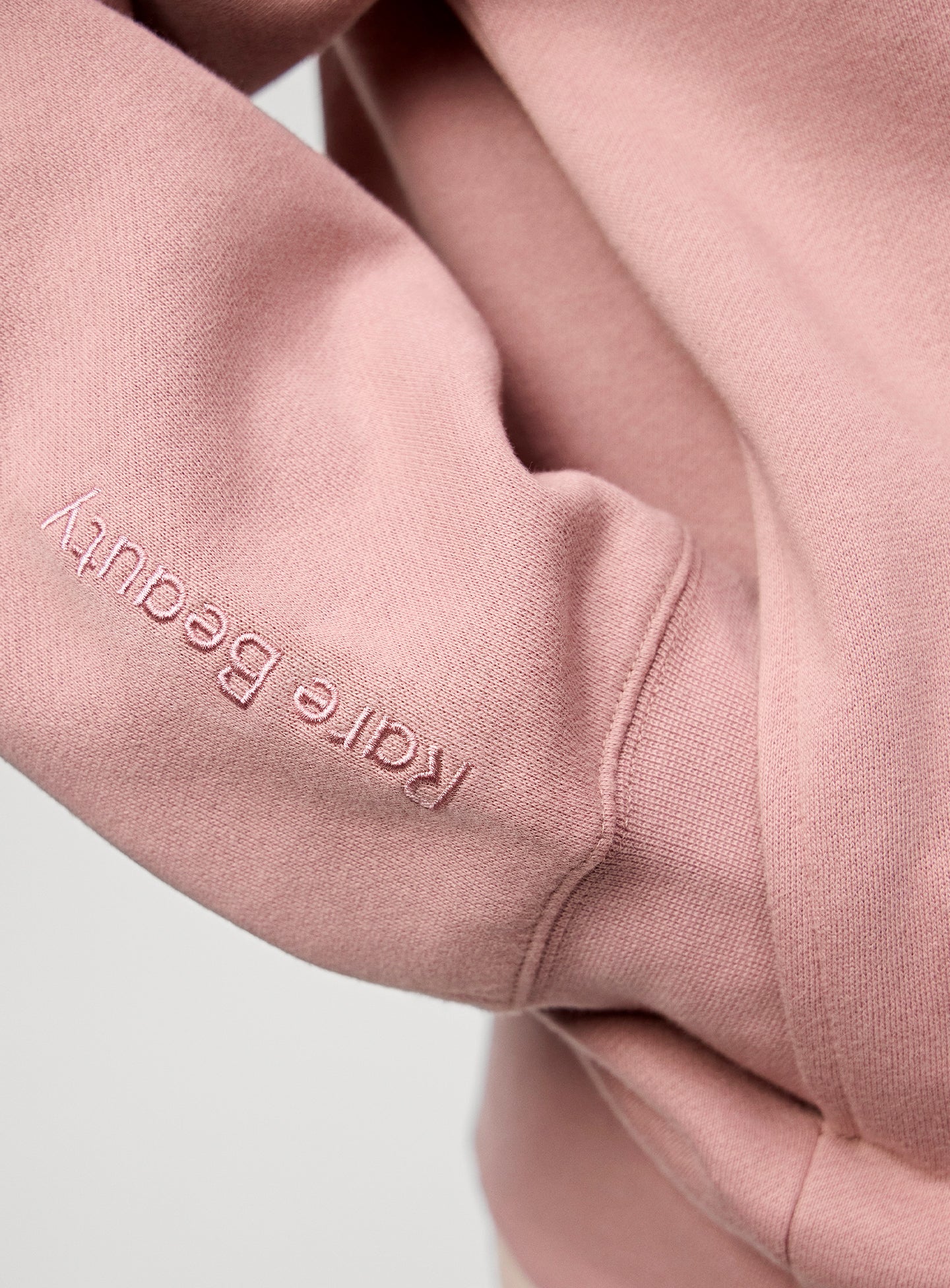 ON-FIGURE-EVERYDAY-QUARTER-ZIP-SWEATSHIRT-DETAILS-02