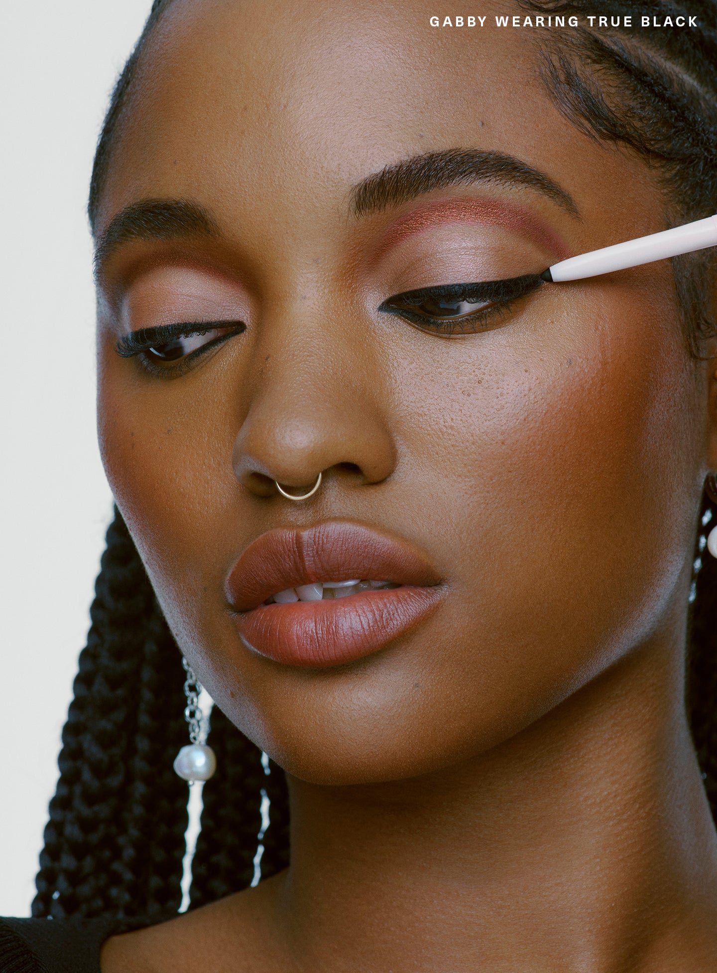 candid-06-perfect-strokes-gel-liner-true-black-1440x1952-2